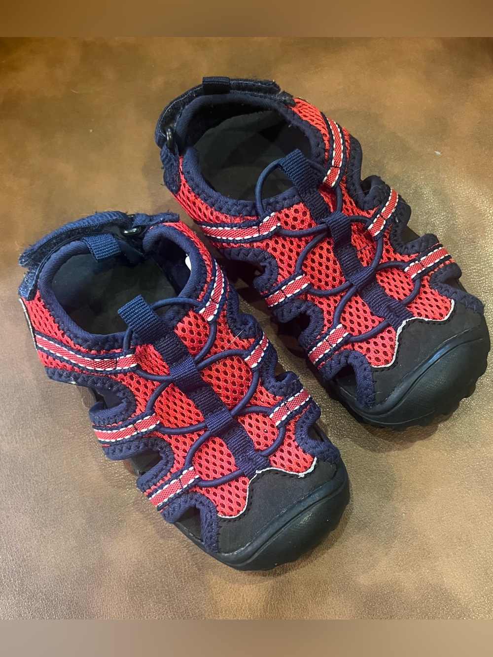 Old Navy Toddler Water Shoes Sandals Red Navy Blue Size 8 Like New